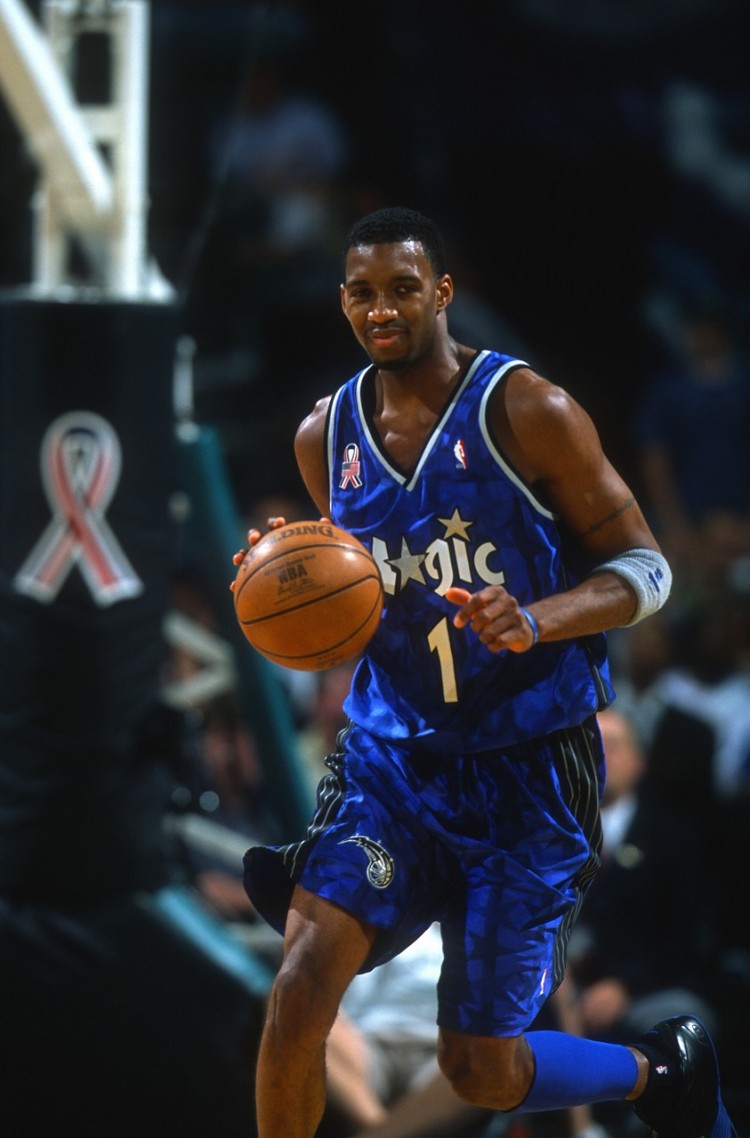 开云体育登陆入口-23年前的今天：麦迪三节打卡轰下52分 率队击退公牛